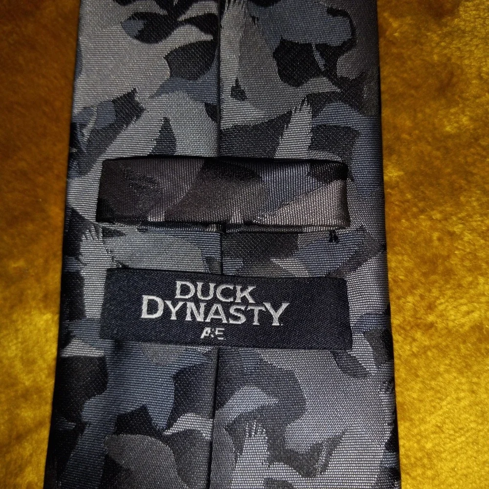 Duck Dynasty A&E Men's Necktie, Camo Flying Ducks Theme Black and Grey 59x3.25